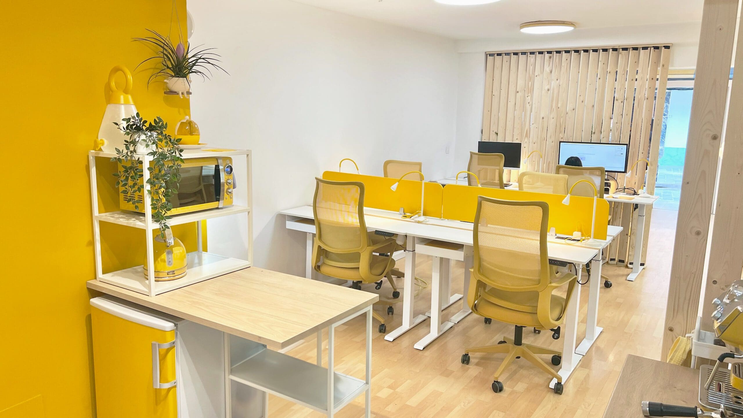 The flexible coworking setup at Espai Groc in Valencia